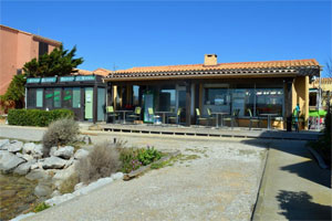 Vue des commerces au village Aphrodite : location naturisme à Leucate