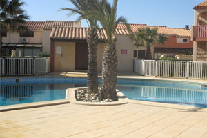 Piscine Oasis : location vacances naturiste à Leucate